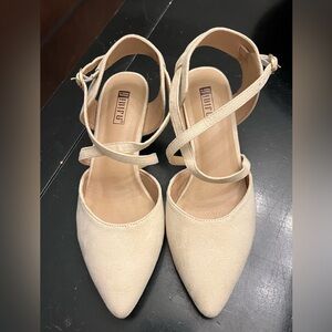 Ladies kitten heel suede tan shoe size 7.5